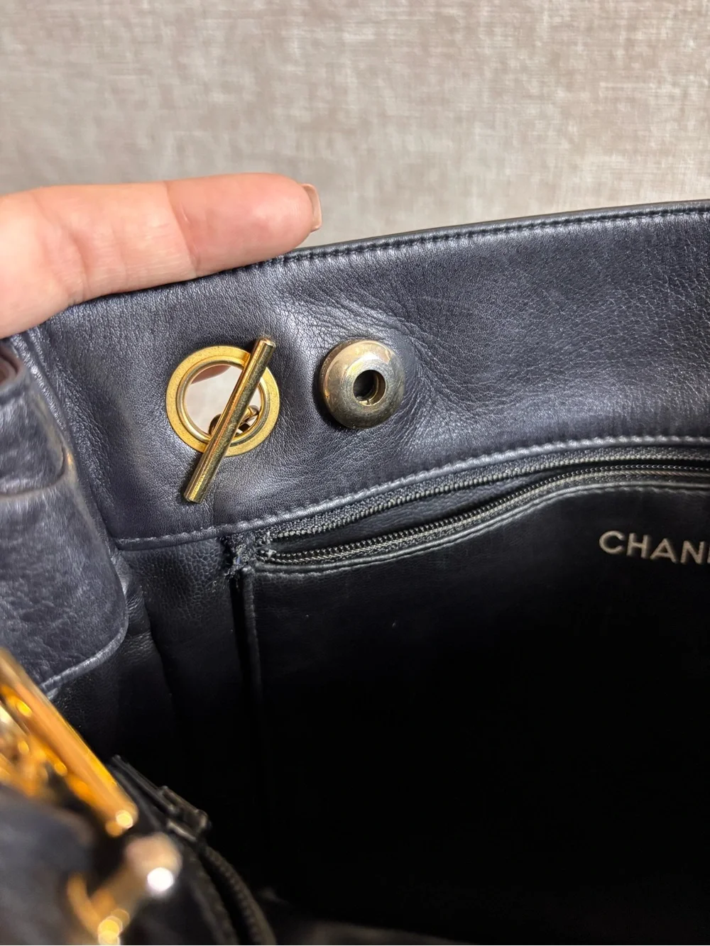 CHANEL perfect weekday